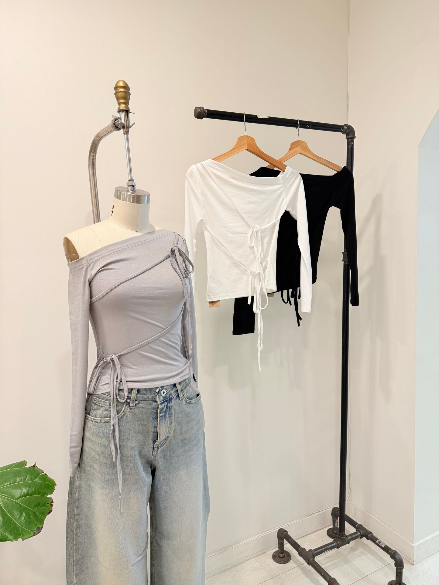 IZZY Off shoulder tie top