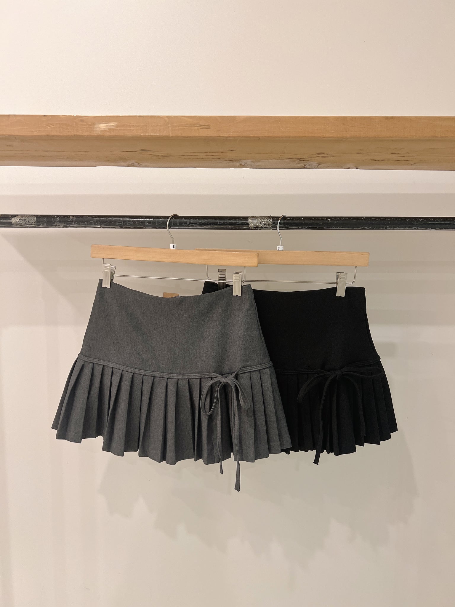 JENNA Pleated mini skirt