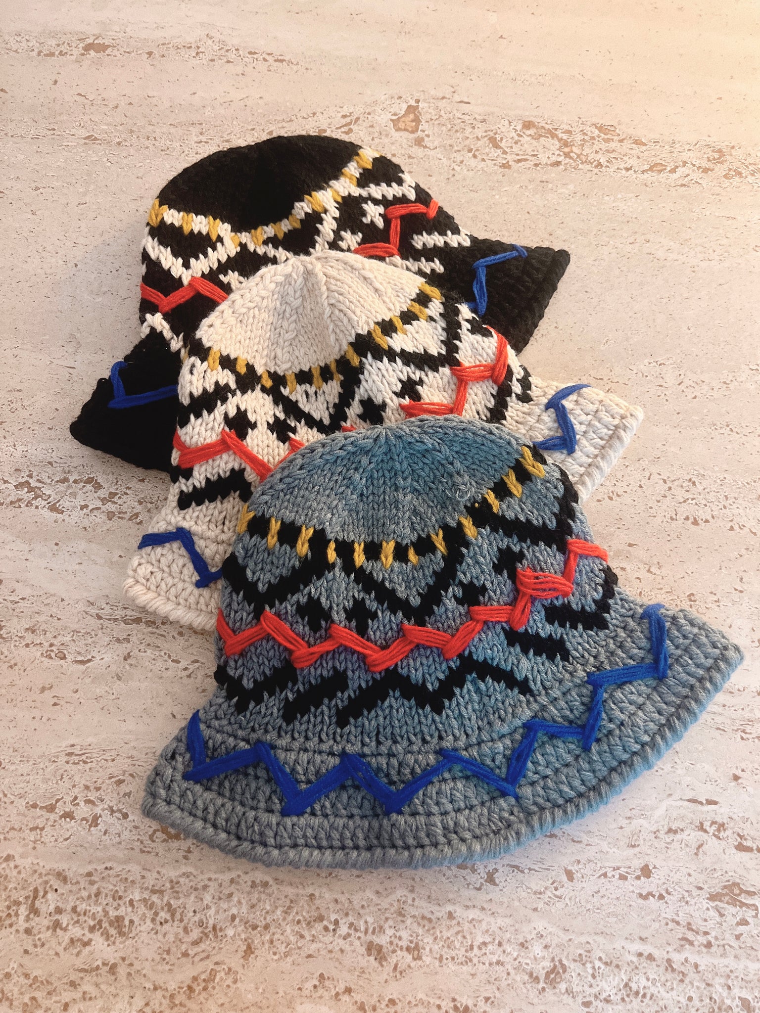 YURI Stitch bucket hat