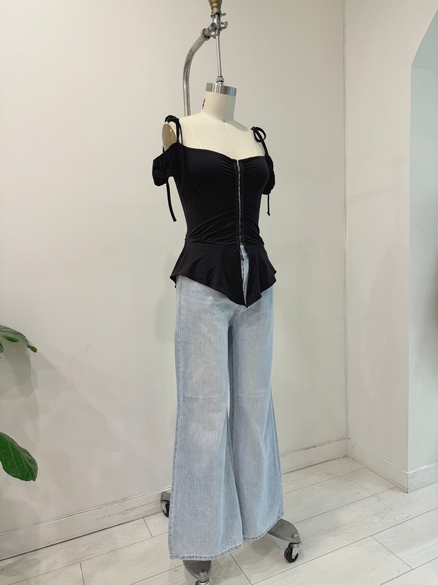 HALO Light washed jeans