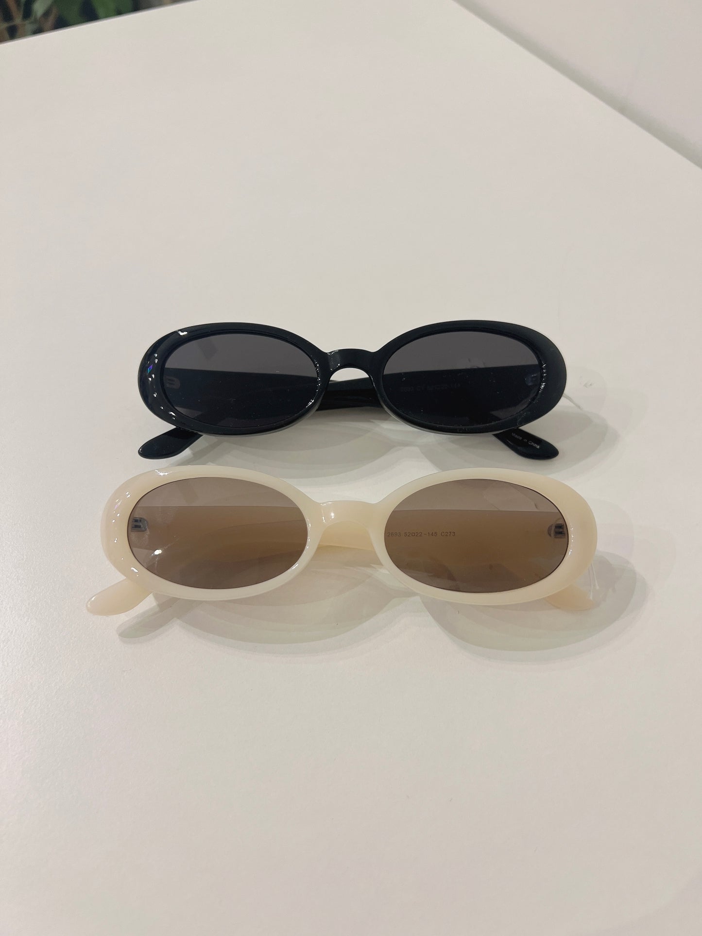 CROWN Oval sunnies