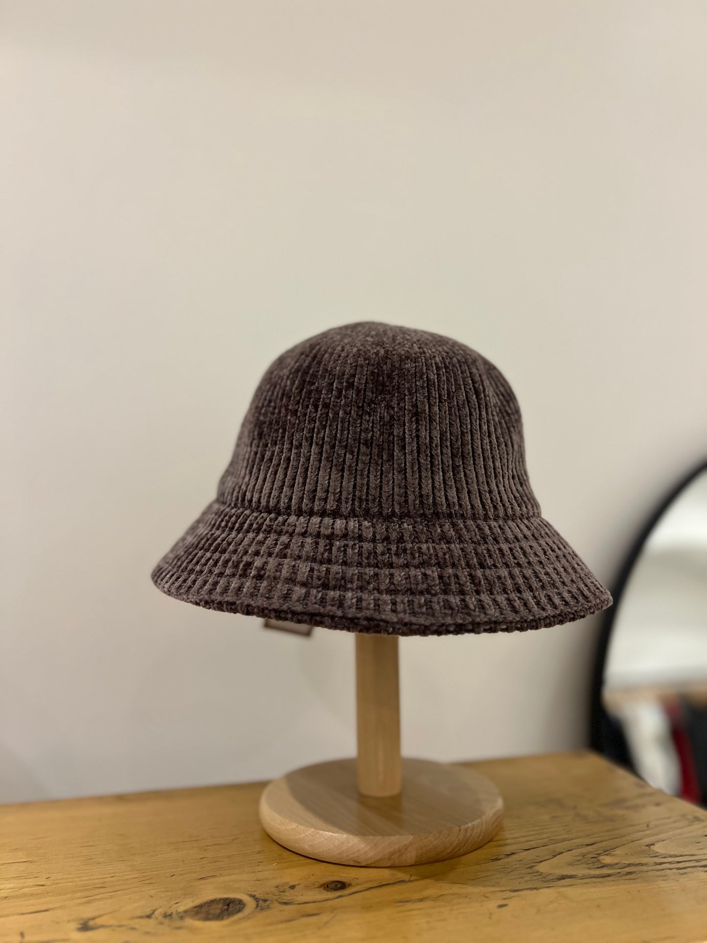 YOFIN Velour bucket hat