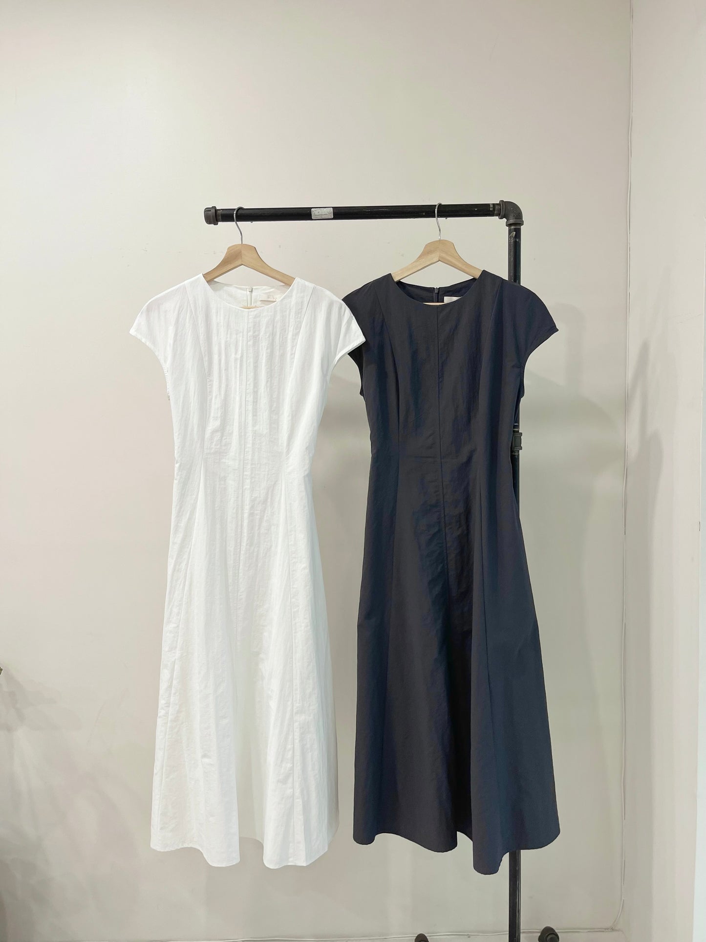 SOPHIE Cap-sleeve midi dress