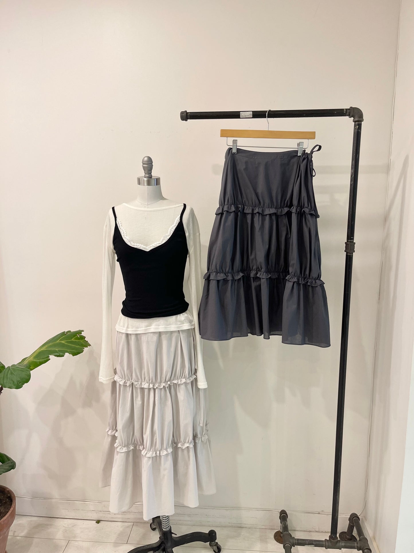 KYGO Adjustable tiered skirt