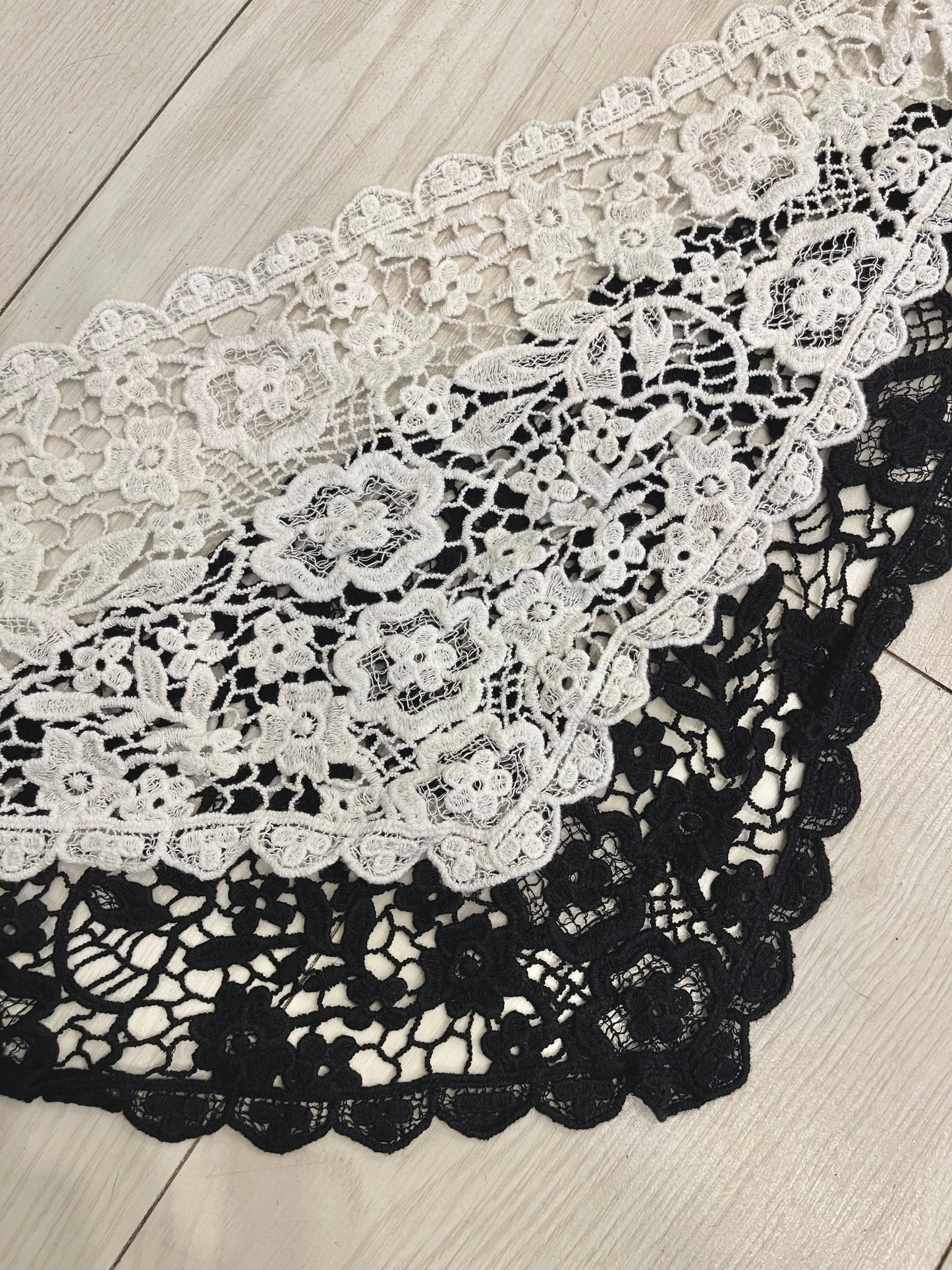 NIKA Lace headscarf