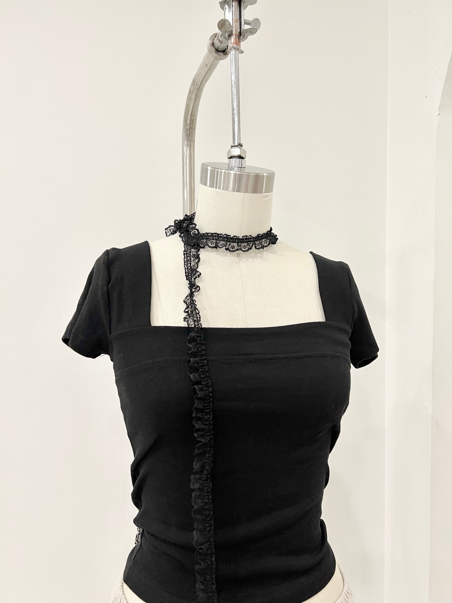 KATHY Lacy tie choker