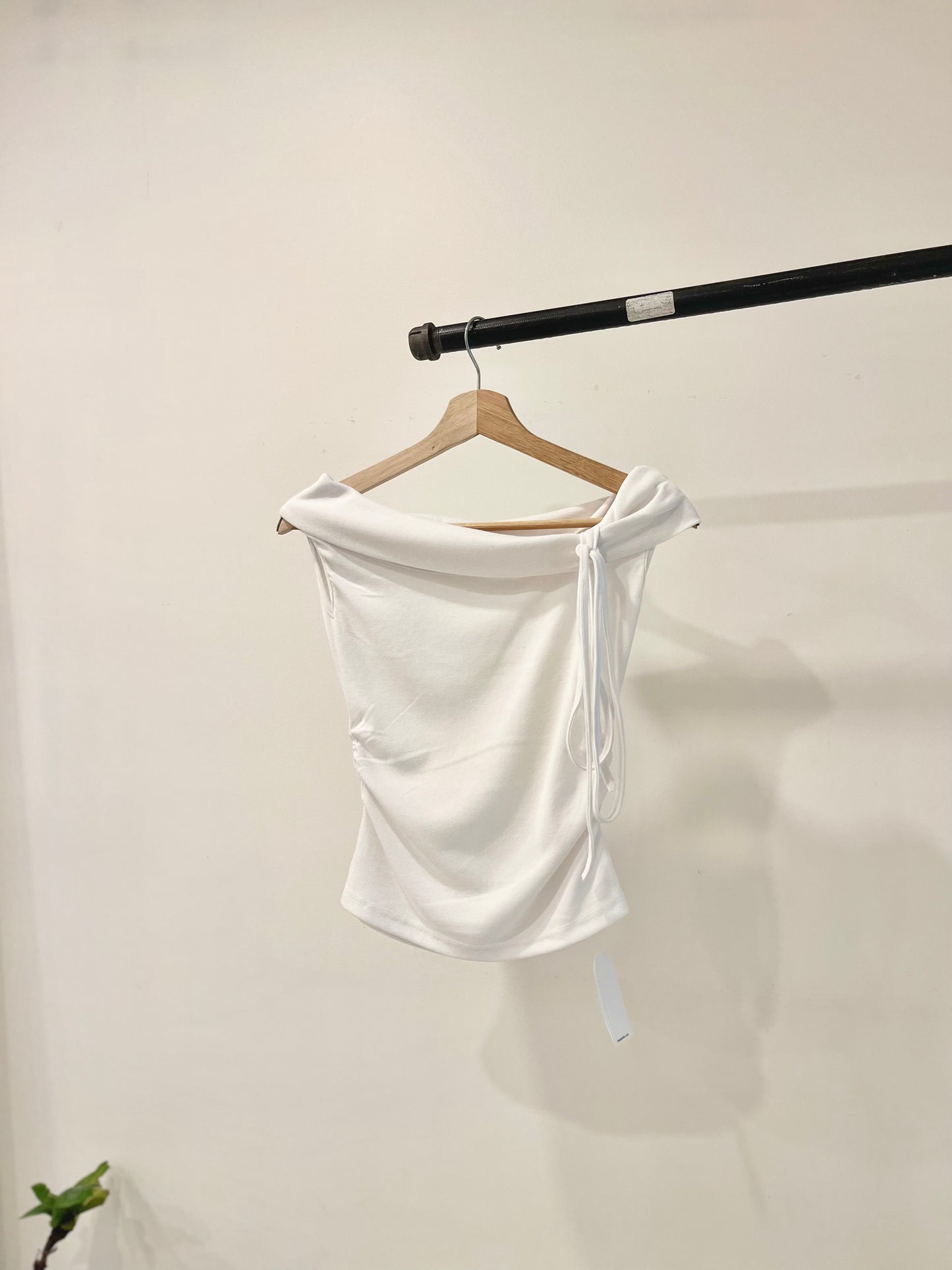 ELLIE Off-shoulder tank