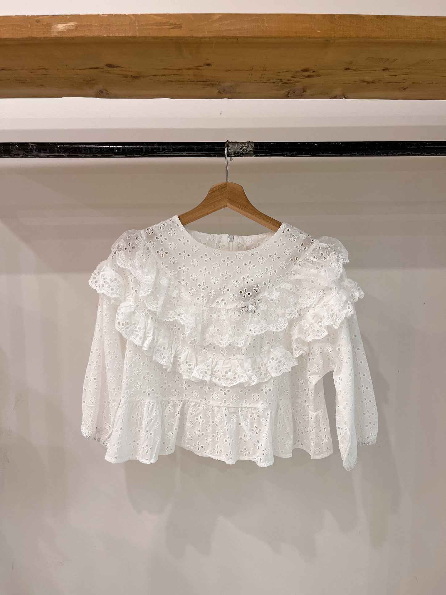 JUDY Eyelet blouse