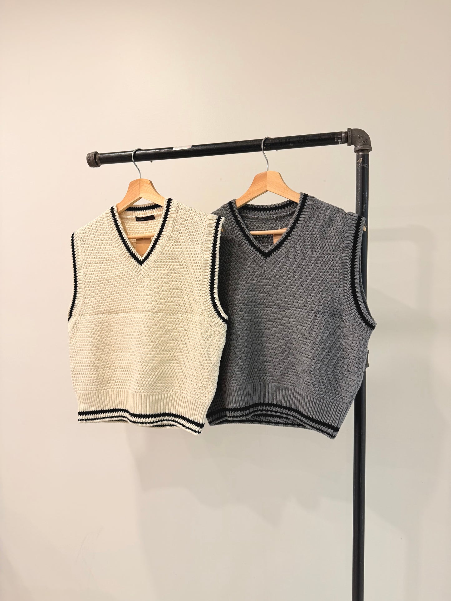 KIND Knit vest