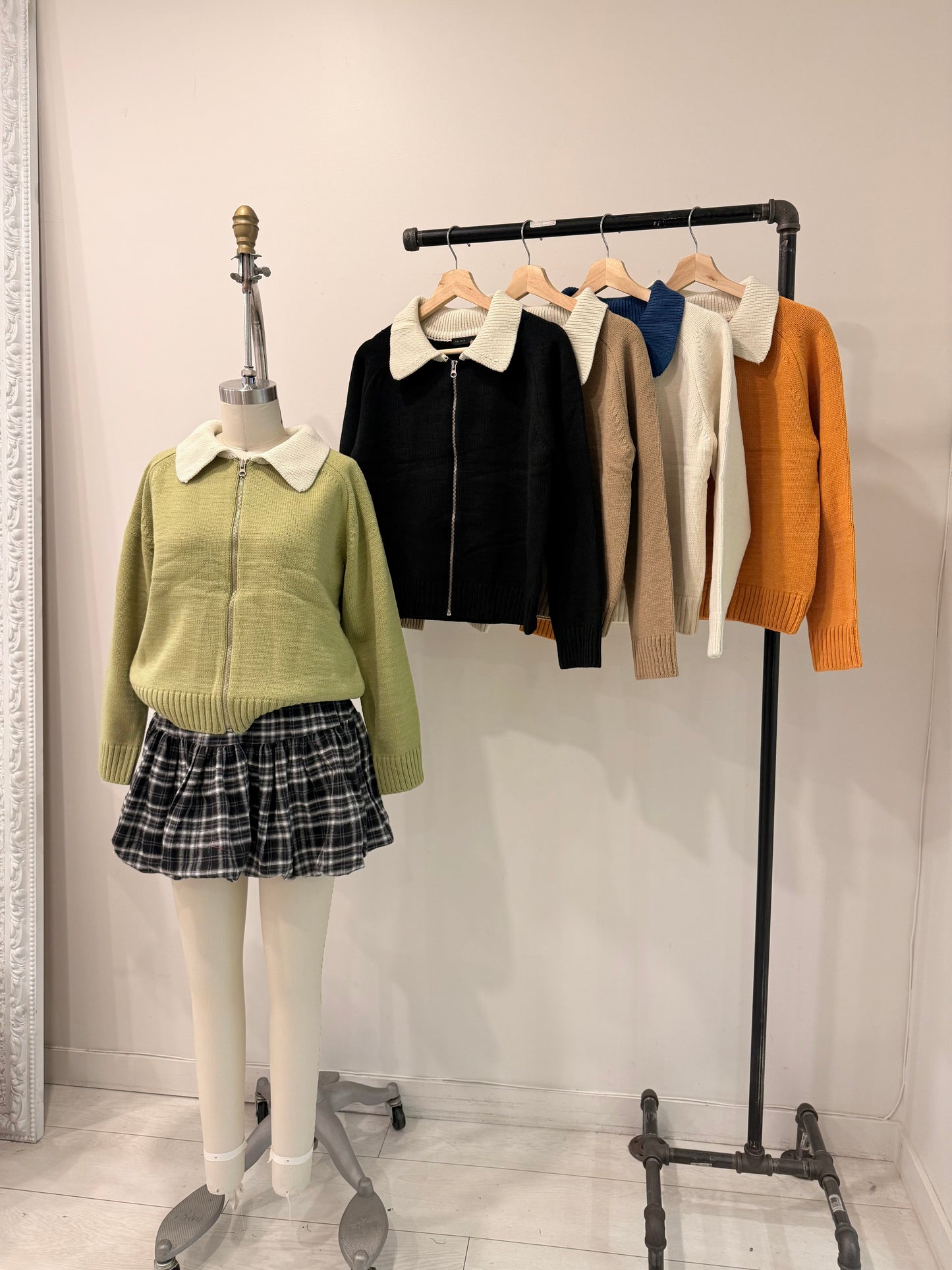 TAKE Contrast collar zip-up