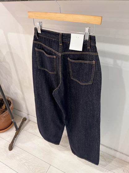 KANJA Wide legged raw jeans