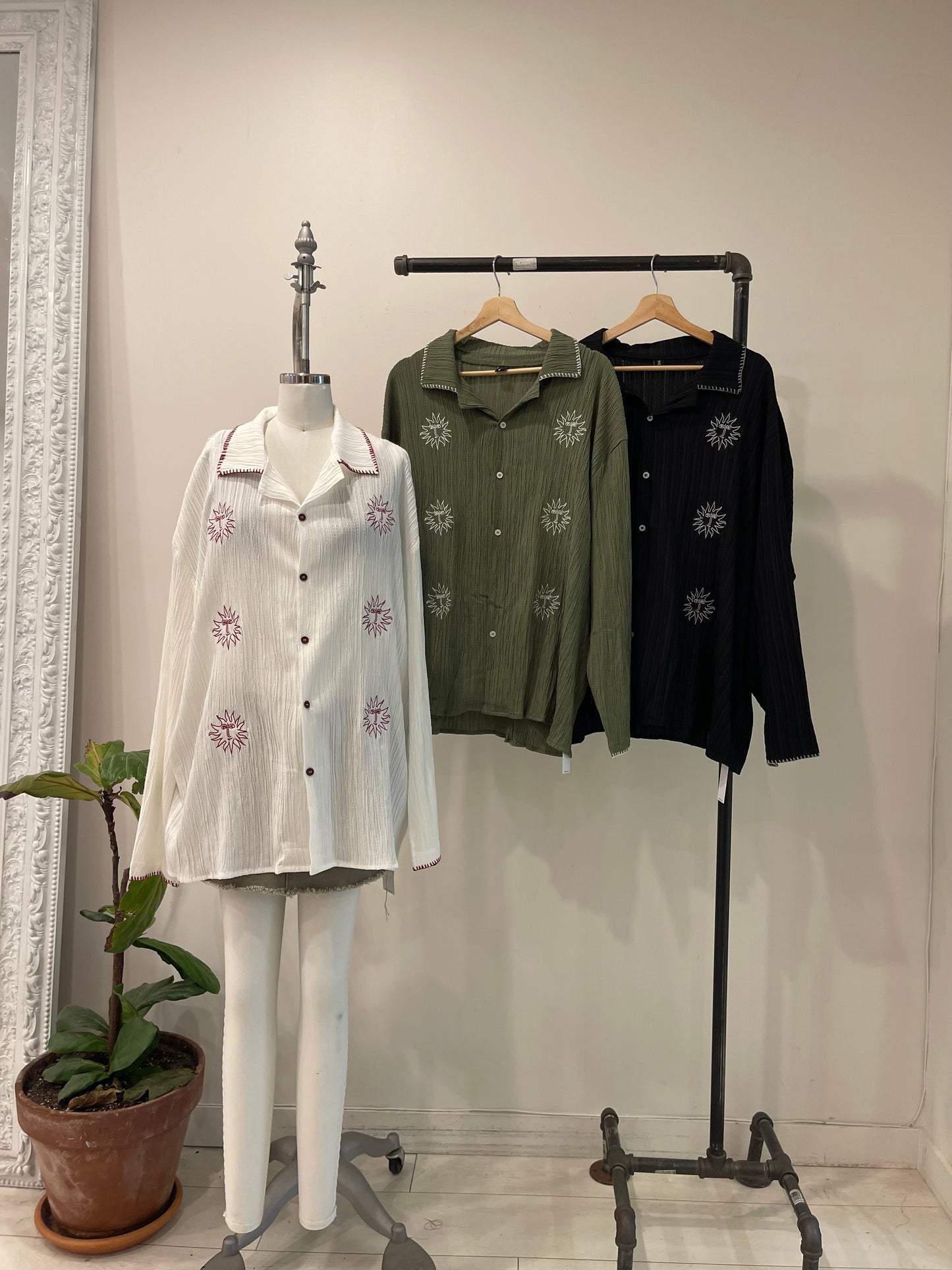 NELL Sun-embroidered camp shirt