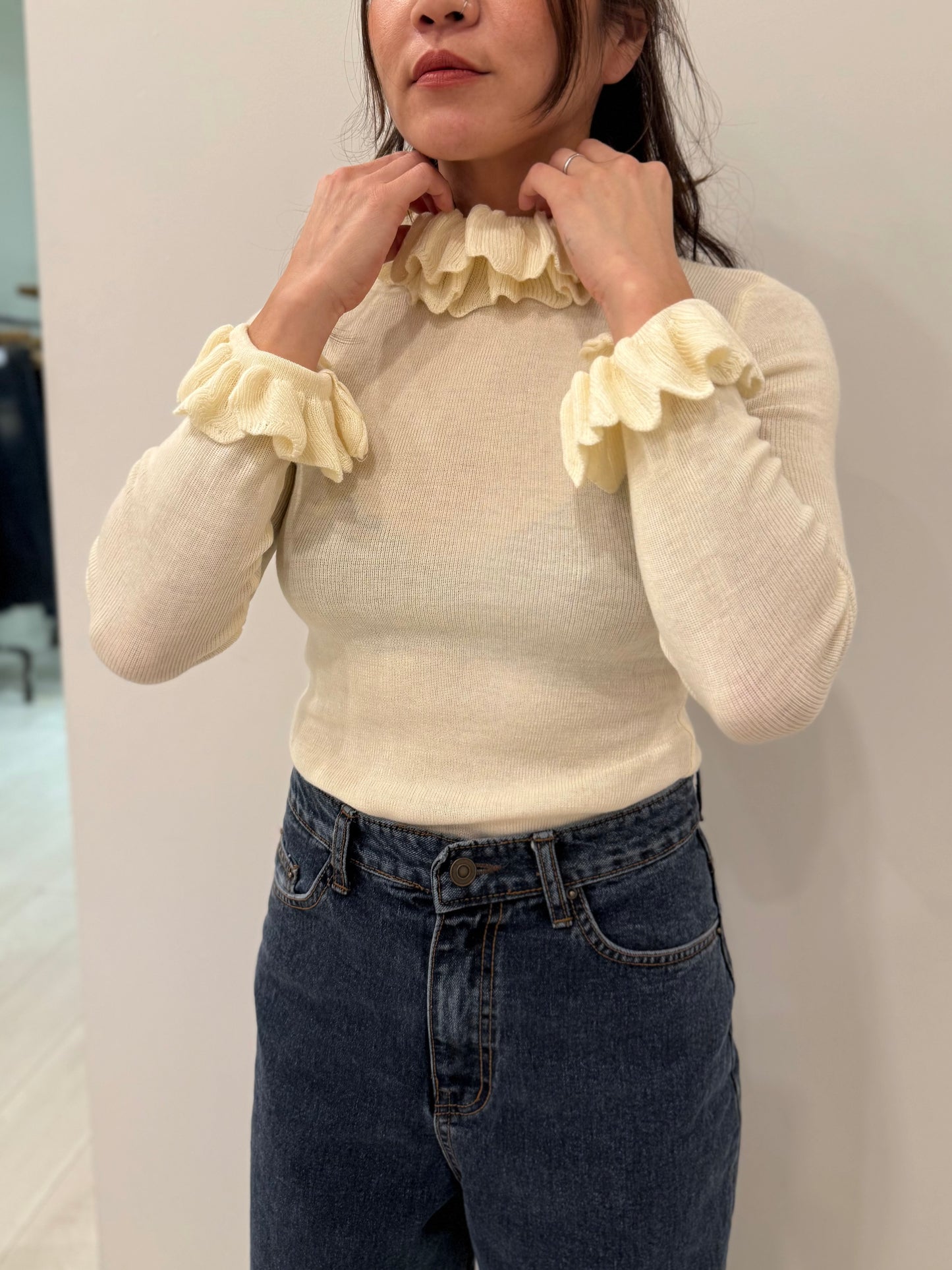 JUMI Ruffled edge knit top