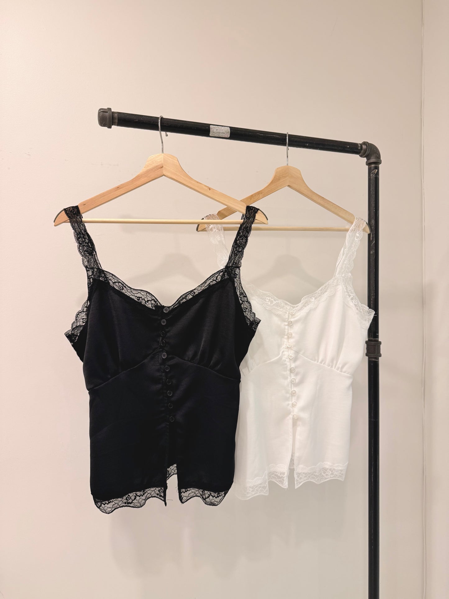 MELLO Satin lace top