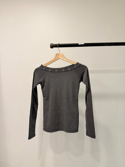 CHEAT Off shoulder eyelet top