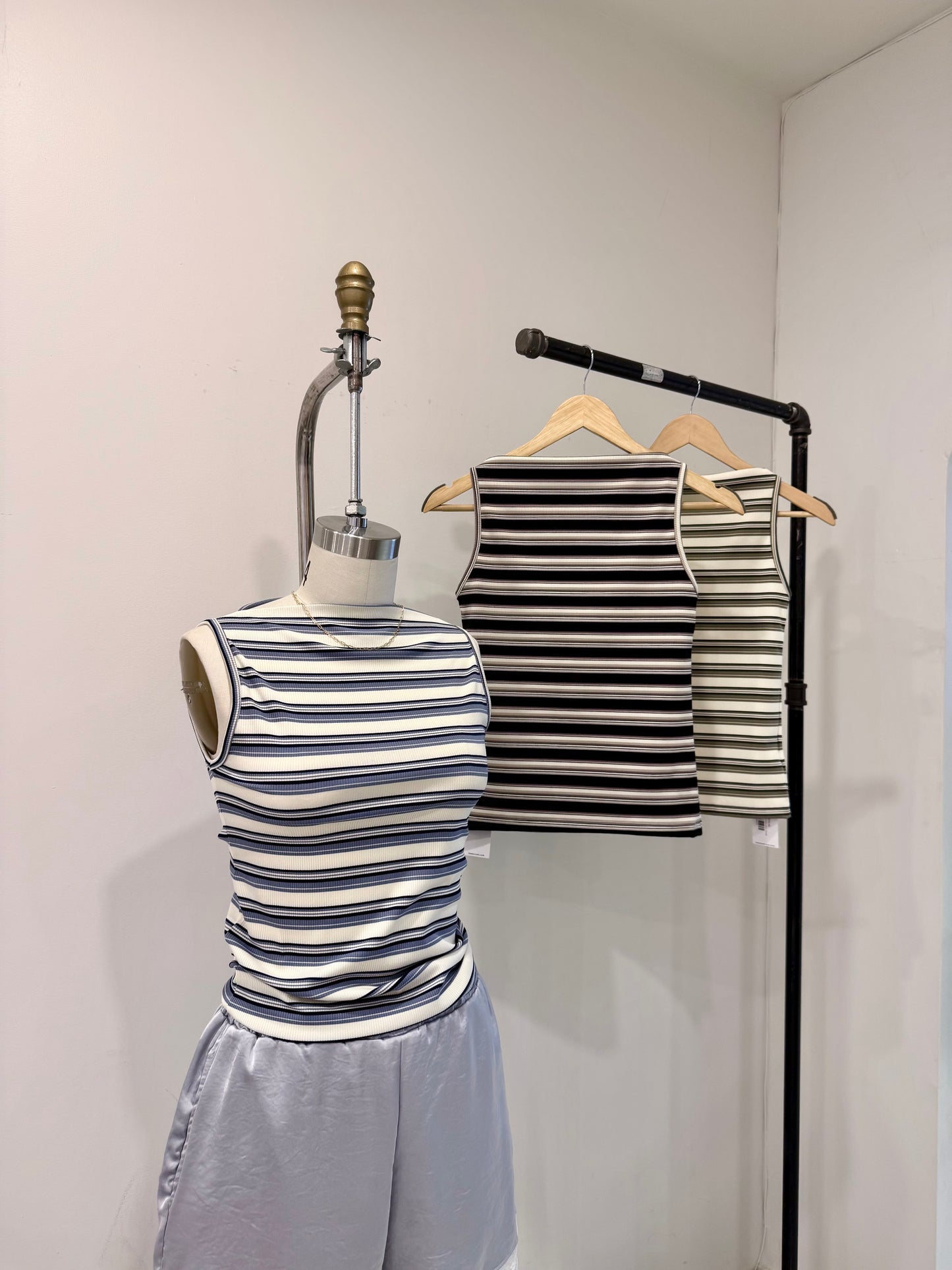 AGNES Boatneck tank