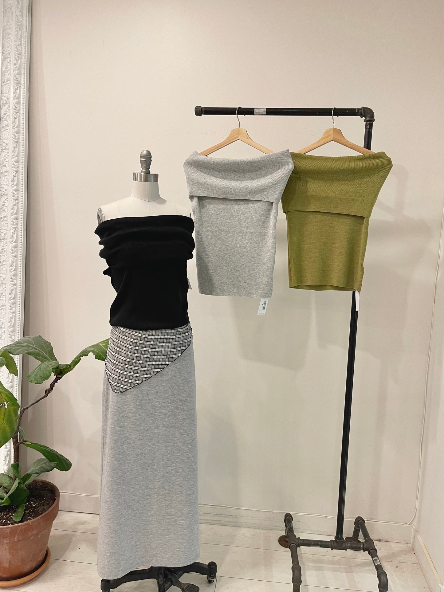 DEMIAN Off shoulder knit top