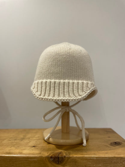 TEEMA Knit hat with ties