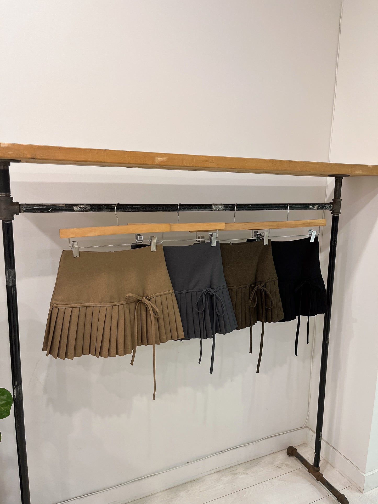 JENNA Pleated mini skirt