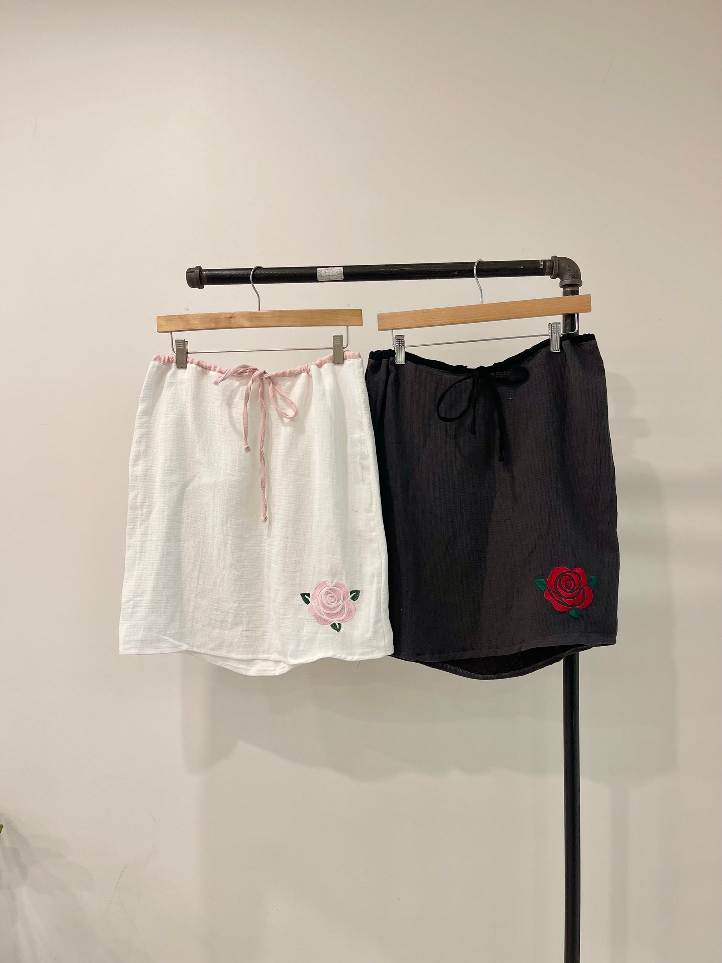 ROSIE Embroidered midi skirt