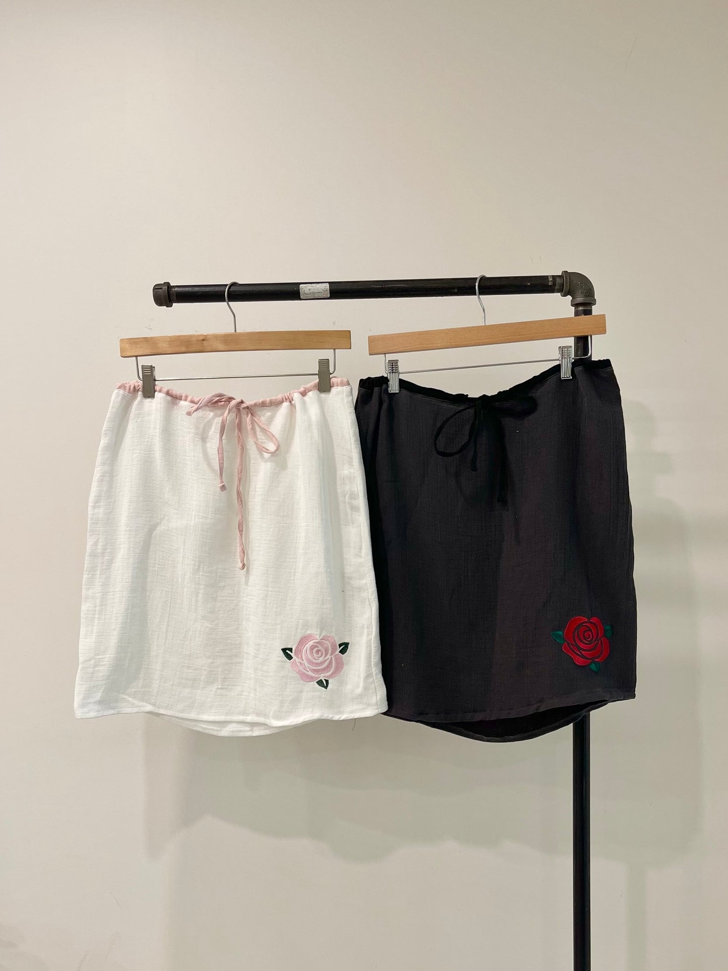 ROSIE Embroidered midi skirt
