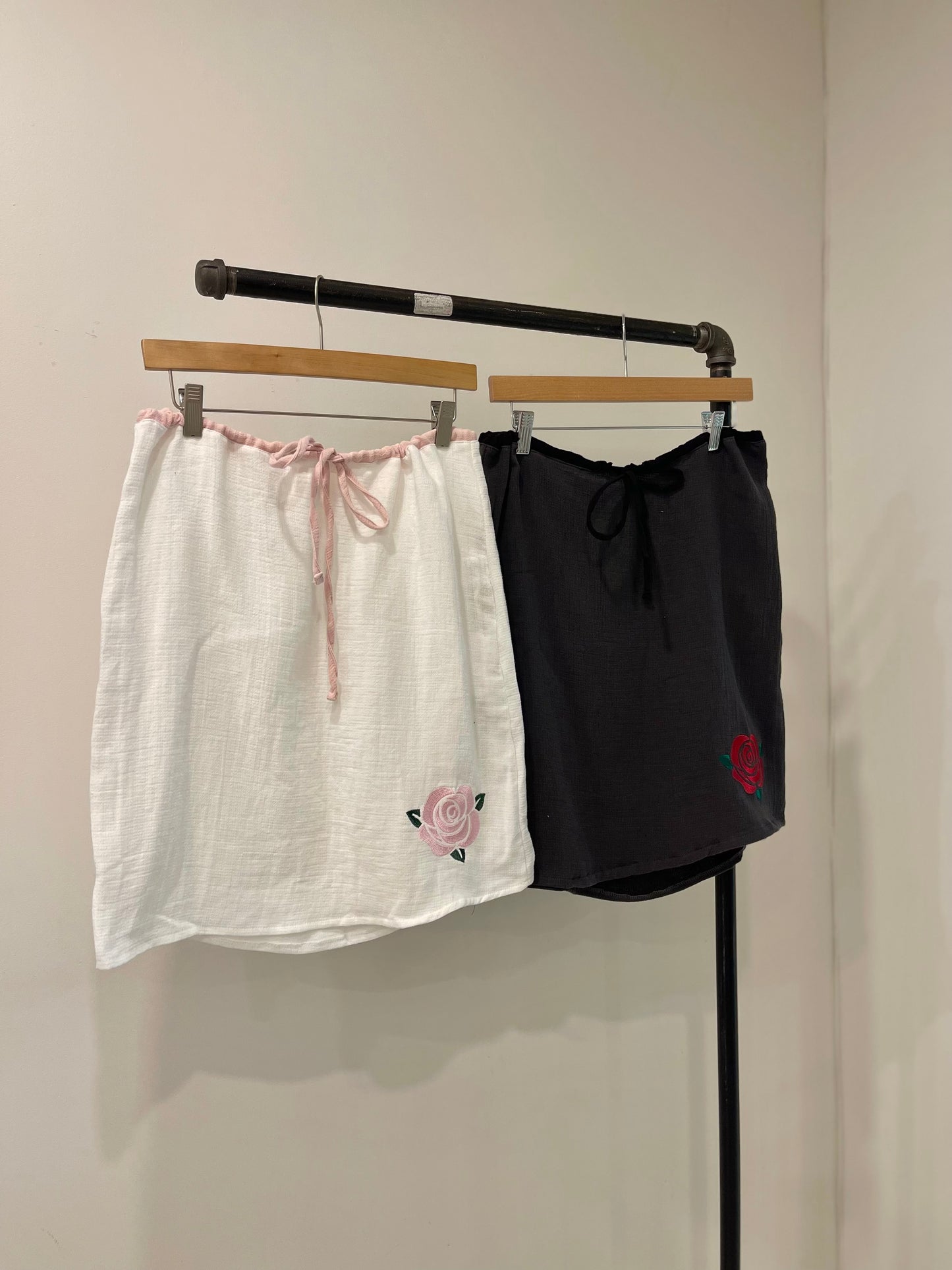 ROSIE Embroidered midi skirt