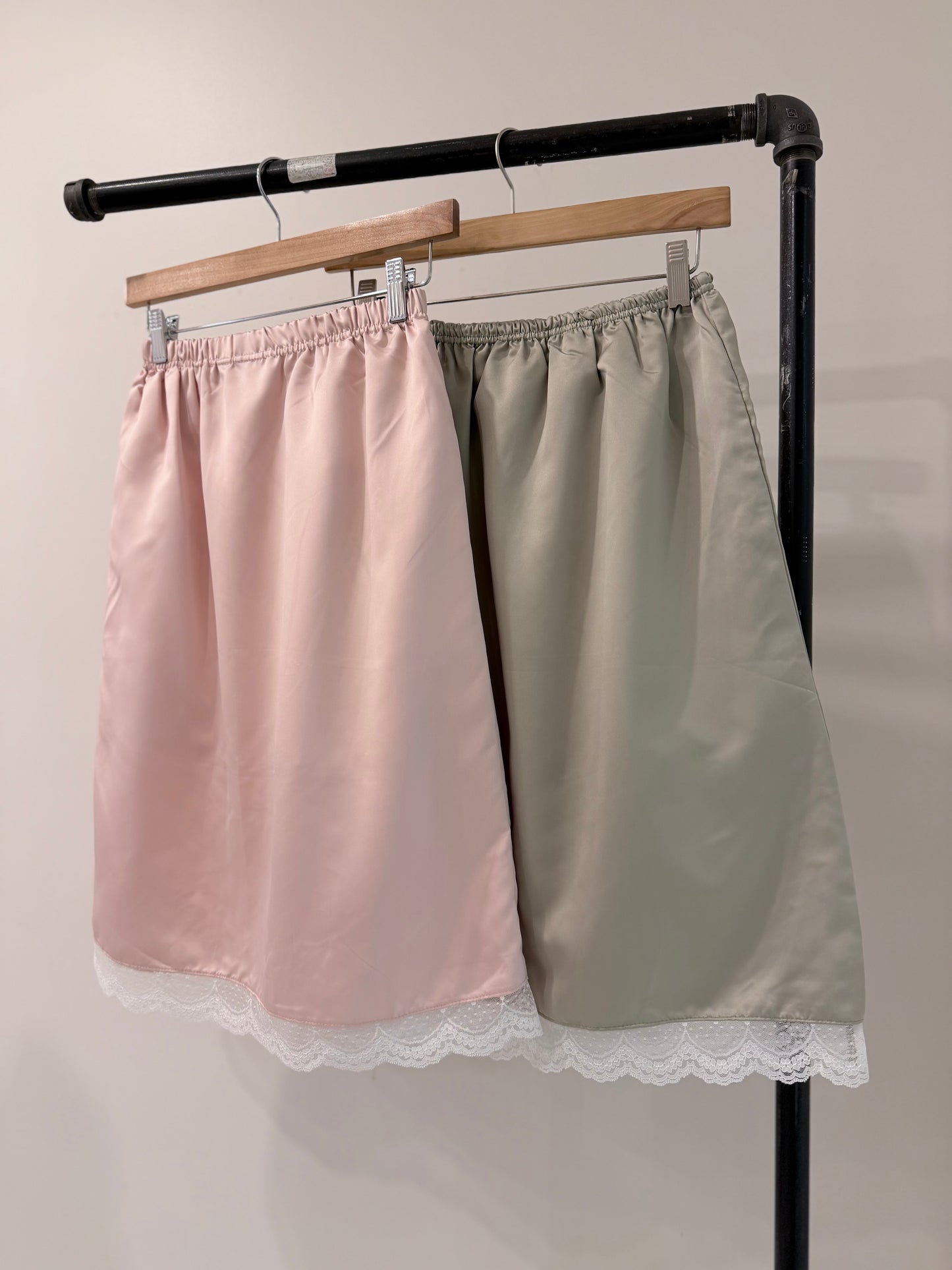 ROSIE Satin skirt