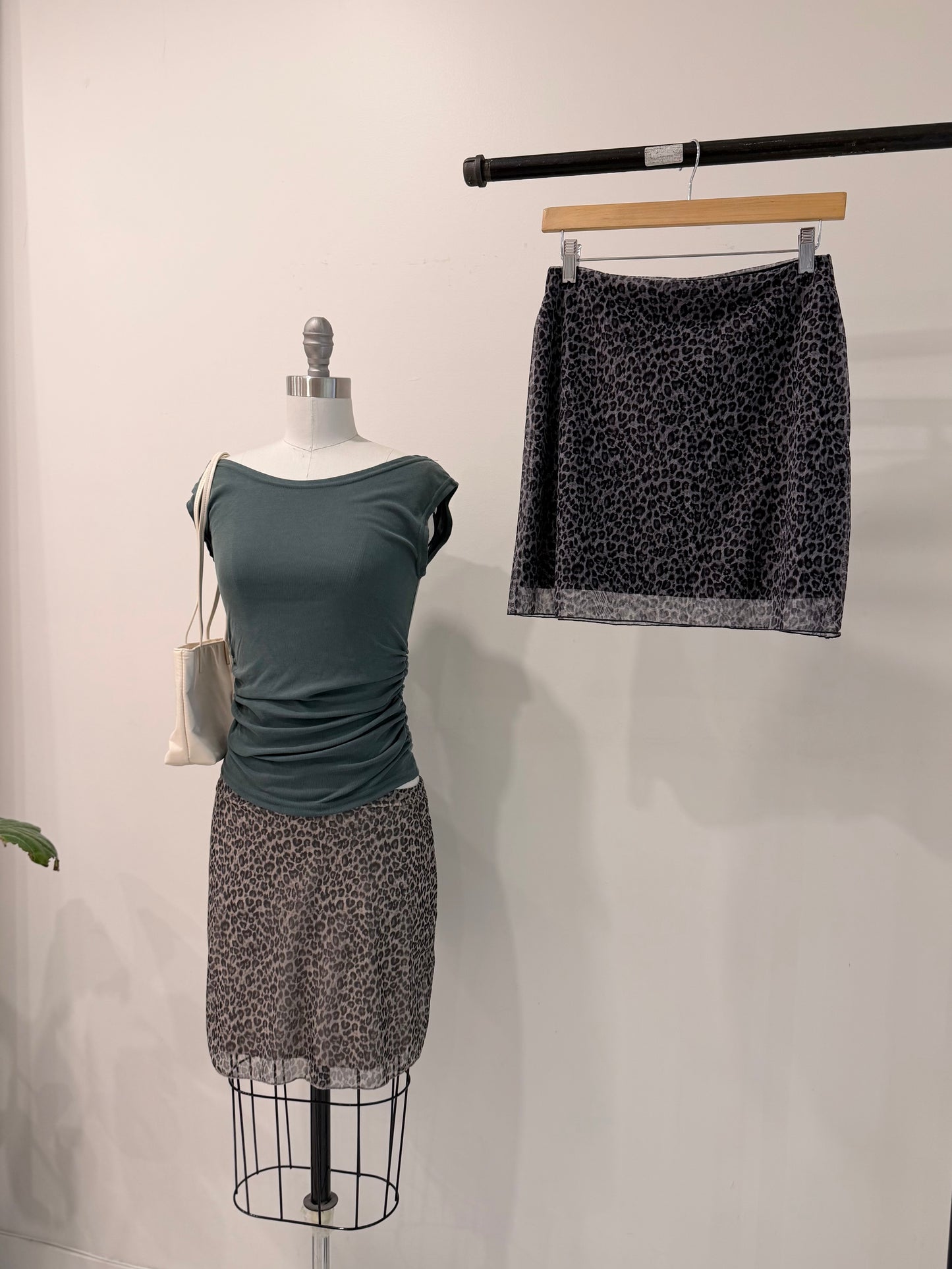 MAISIE Leopard skirt