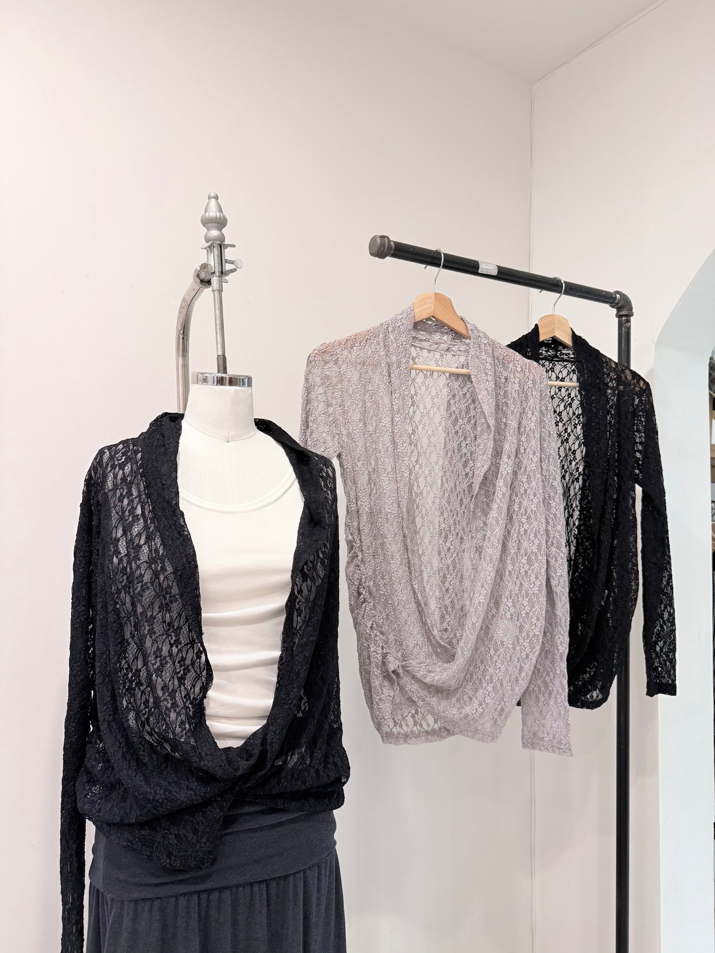 RHEA Lace wrap top
