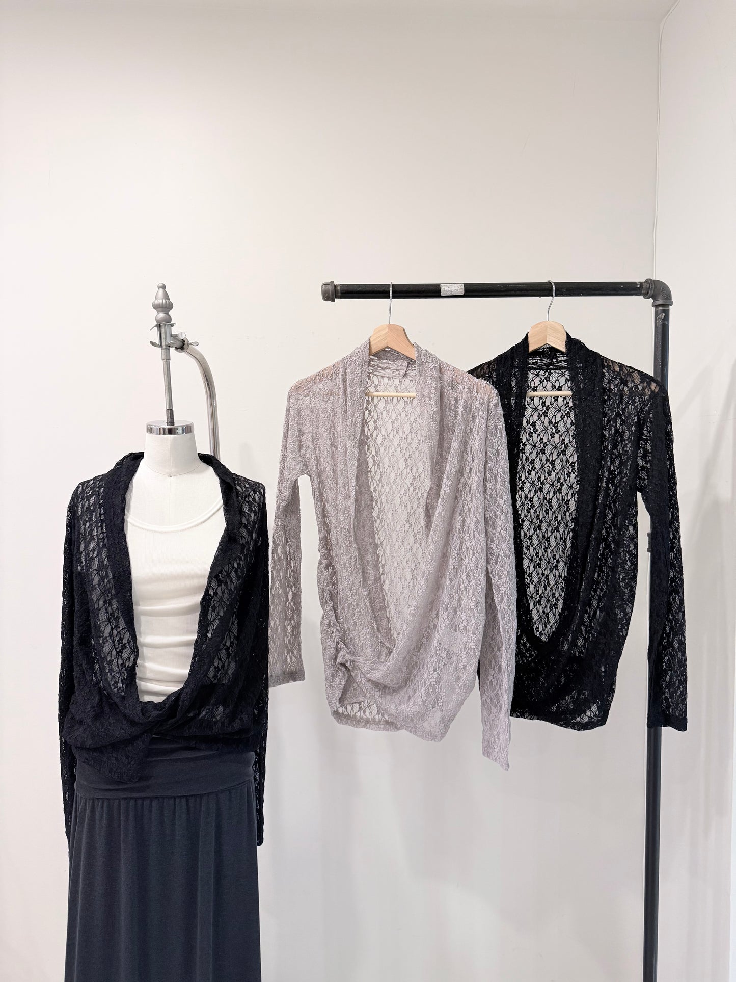 RHEA Lace wrap top