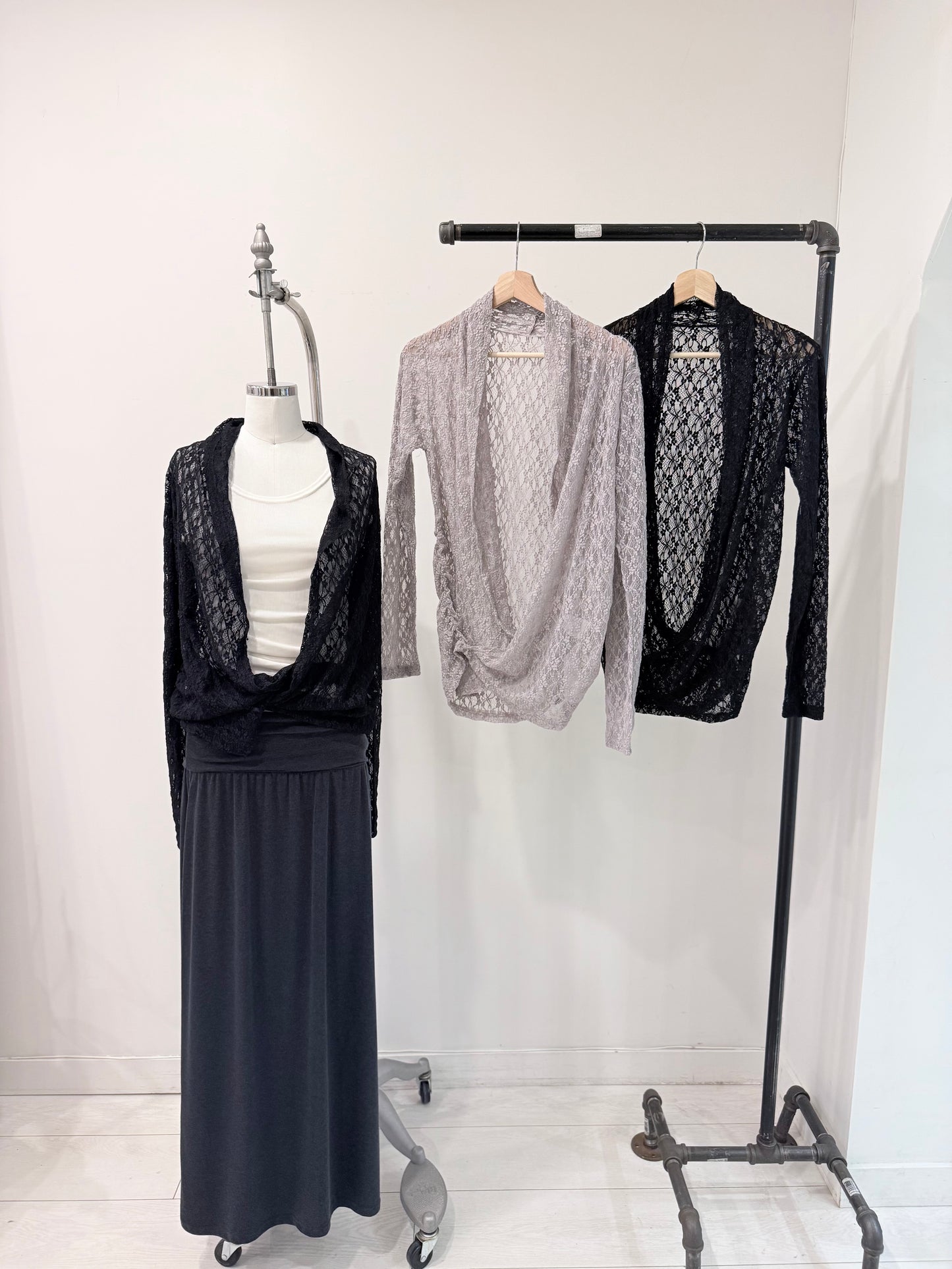 RHEA Lace wrap top