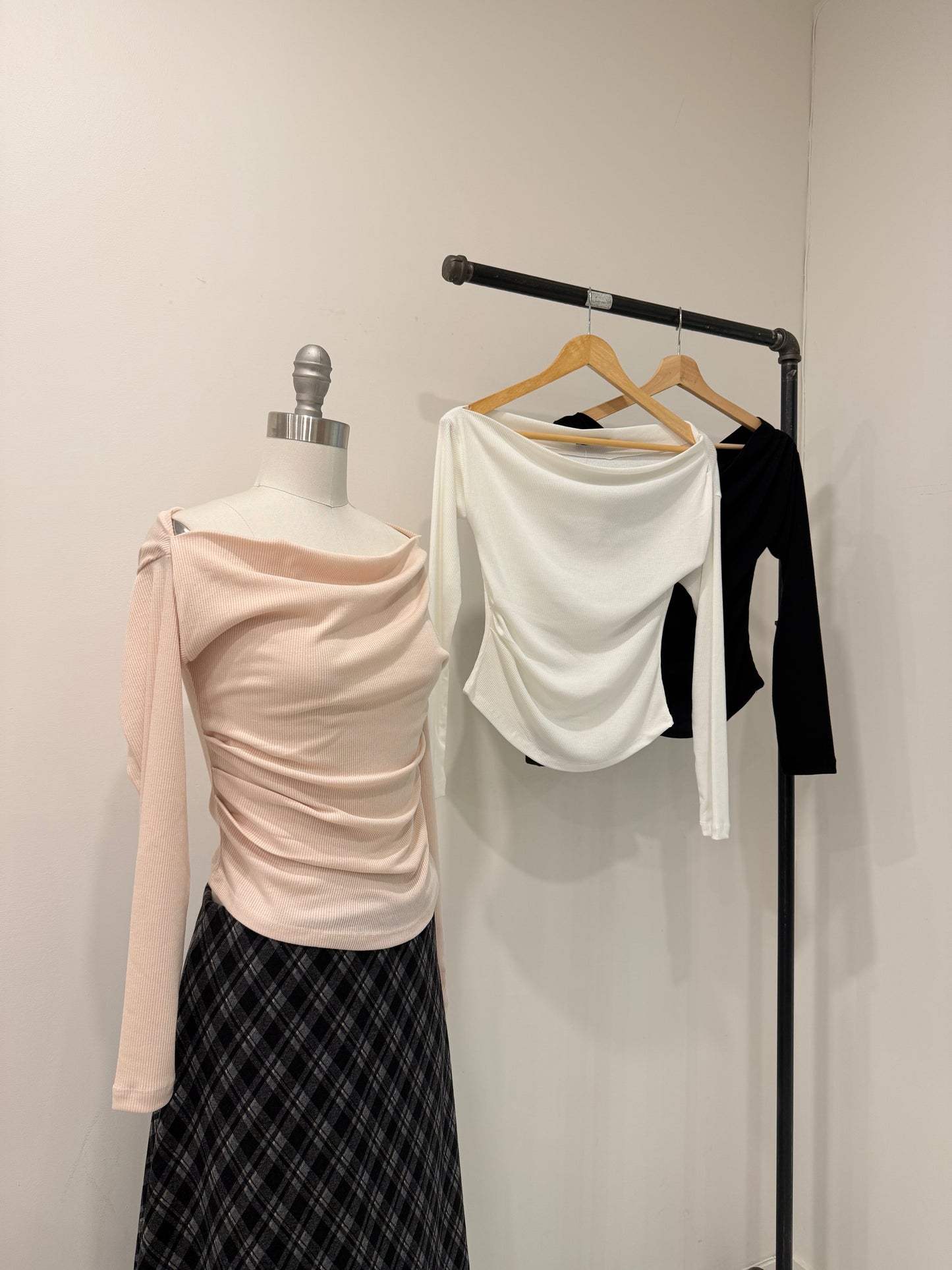 LASKA One shoulder top