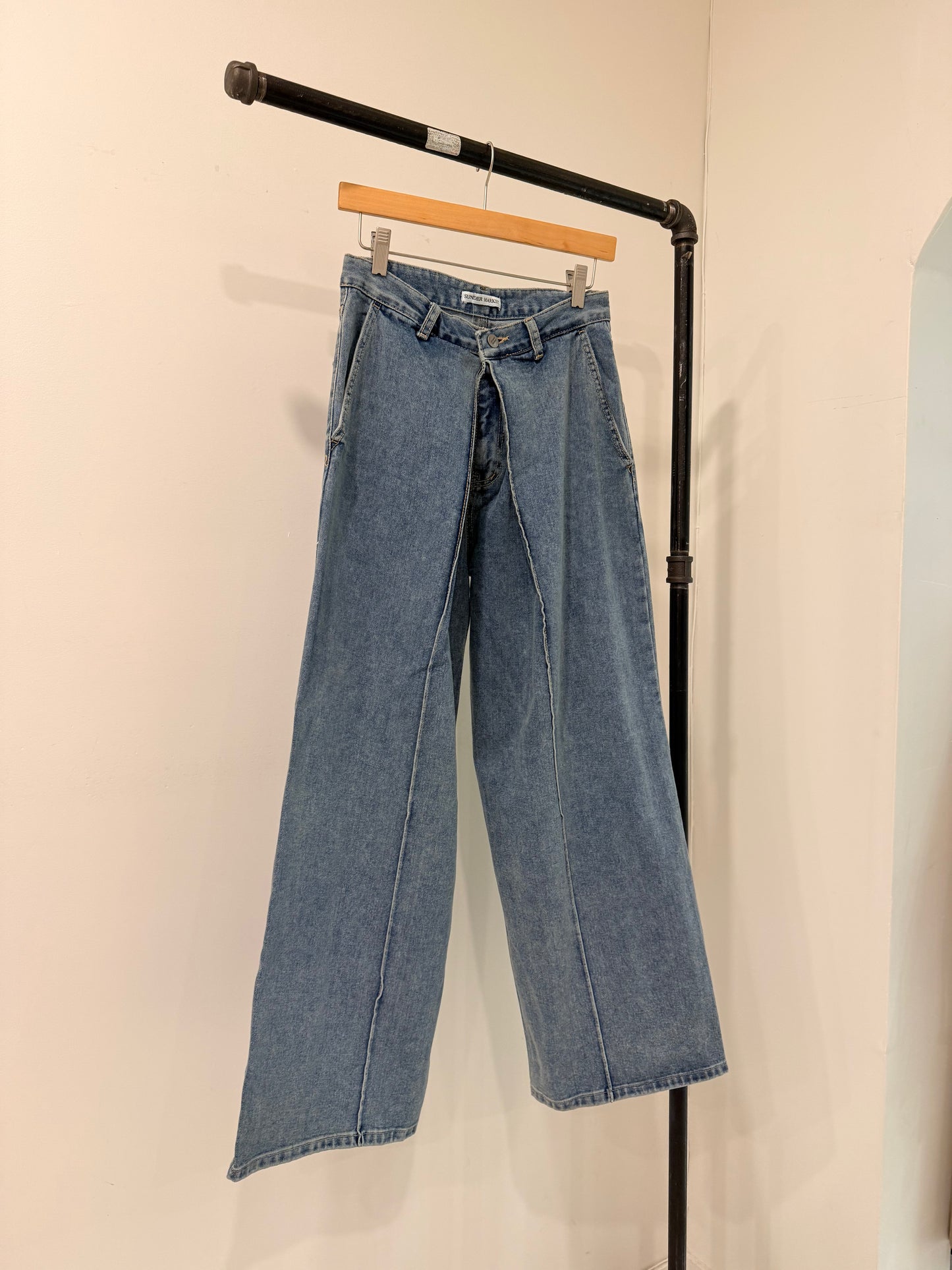 AARON Tucked front jeans