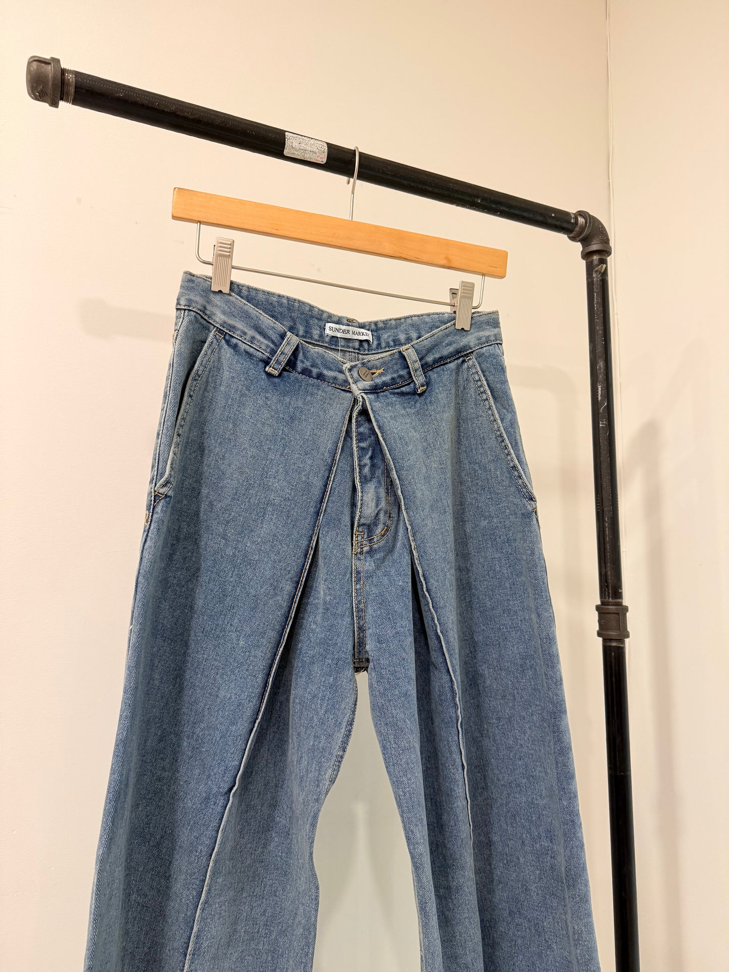 AARON Tucked front jeans