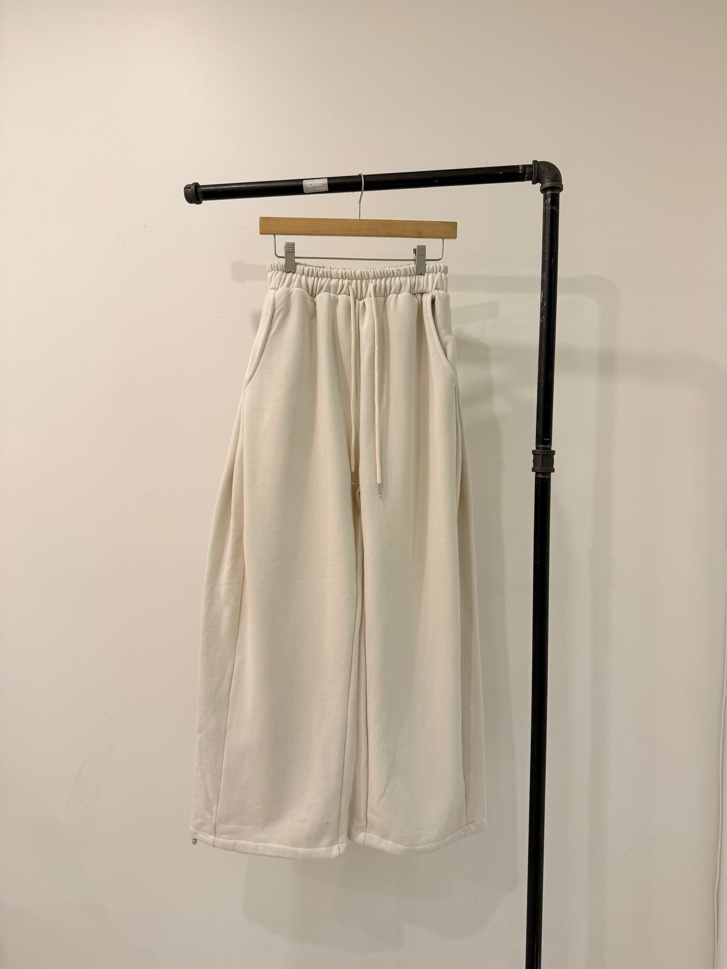 VARY Extra wide track pants
