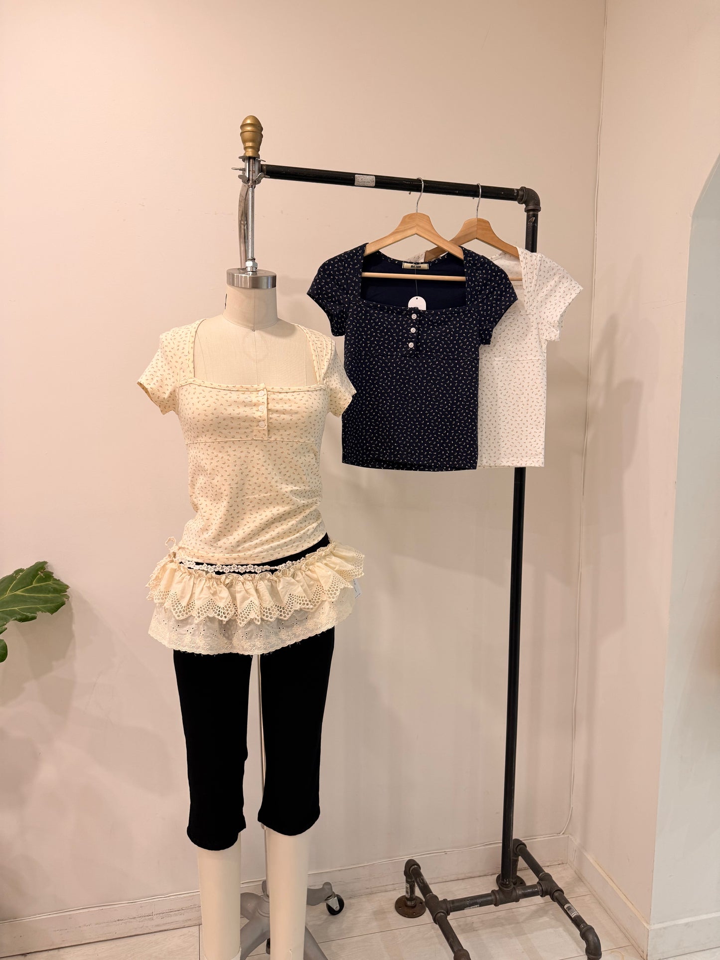 MOI Flower print tee