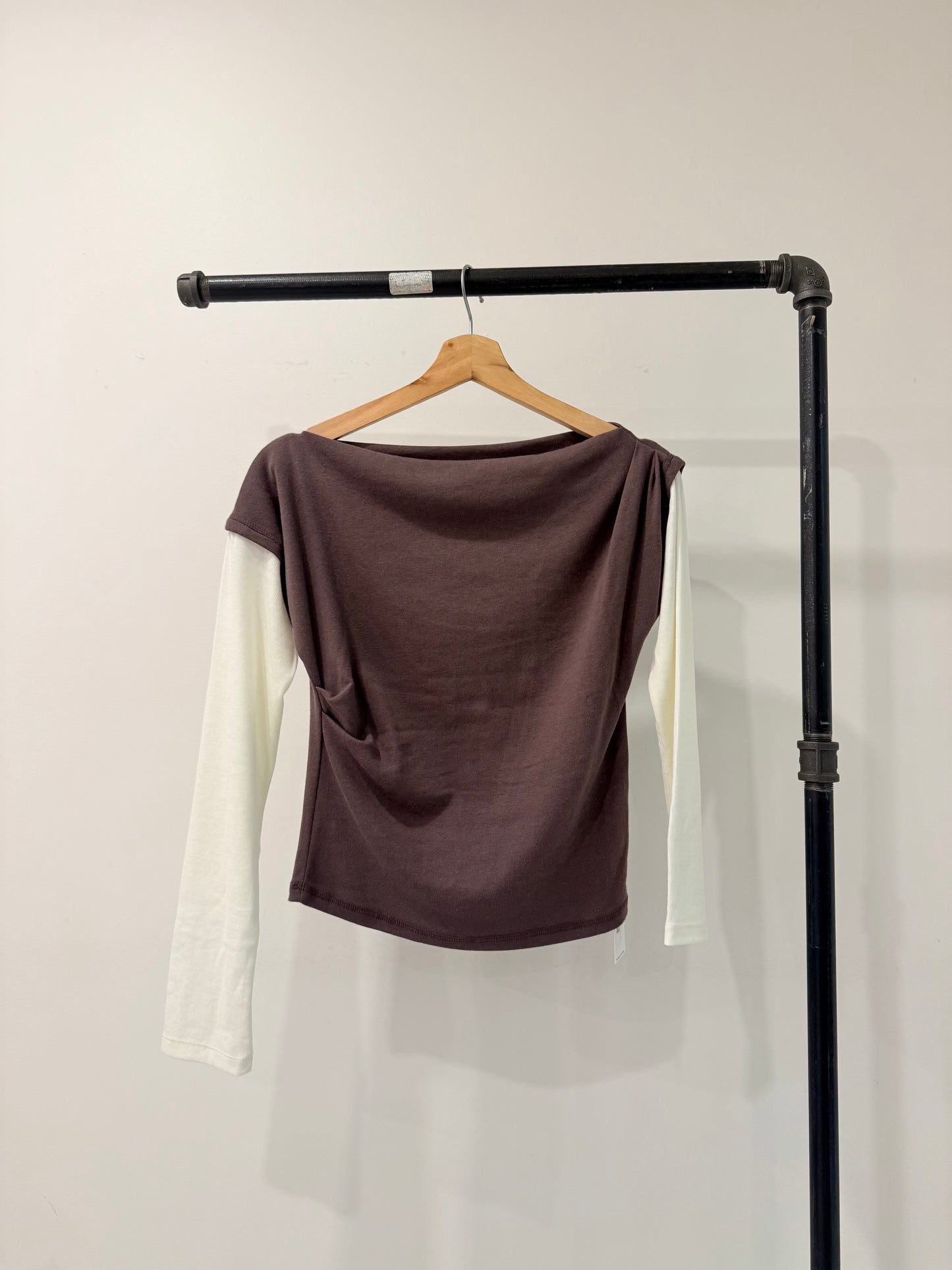 CAFE Off-shoulder two tone top