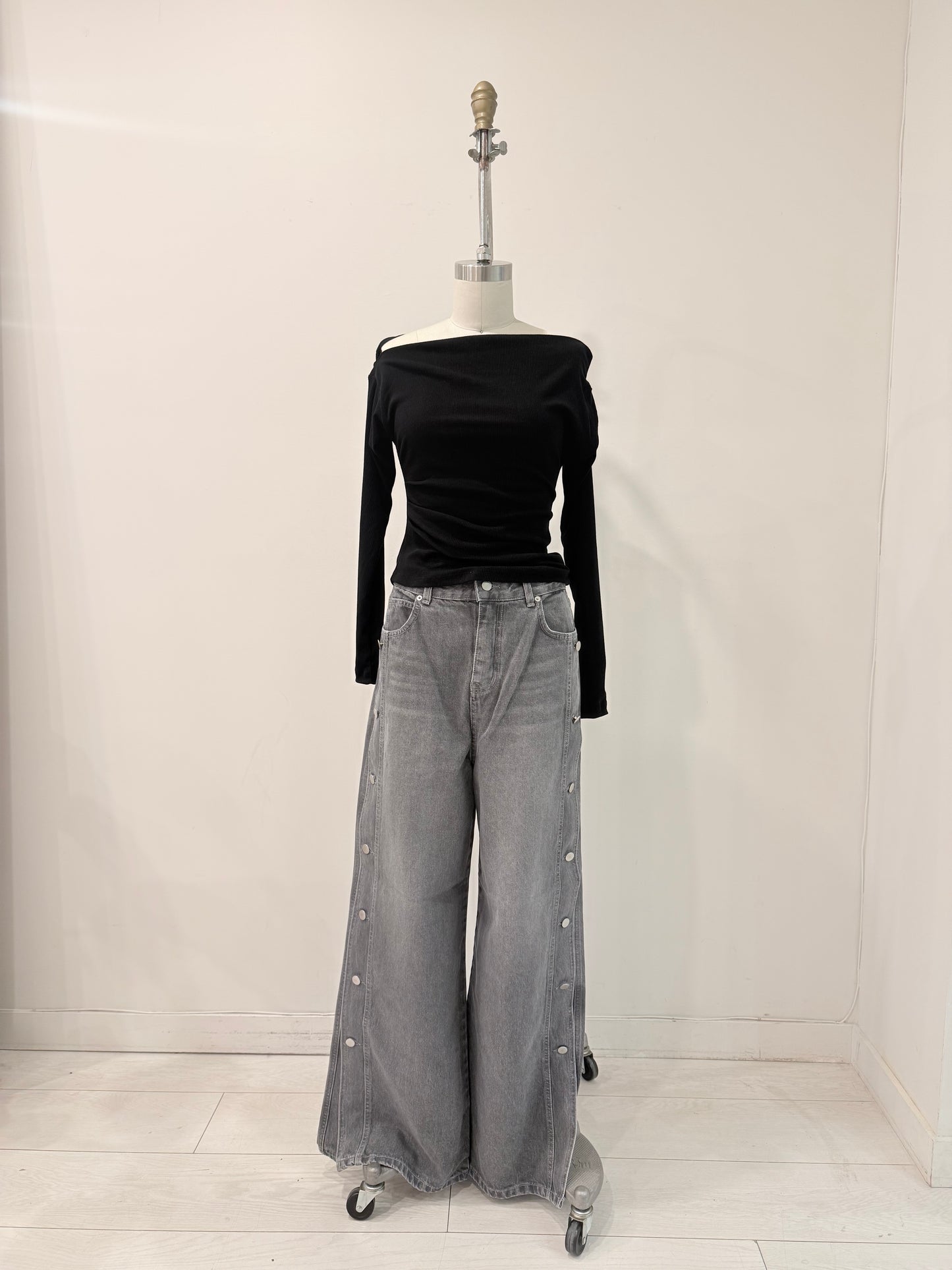 KENT Slit button fly jeans