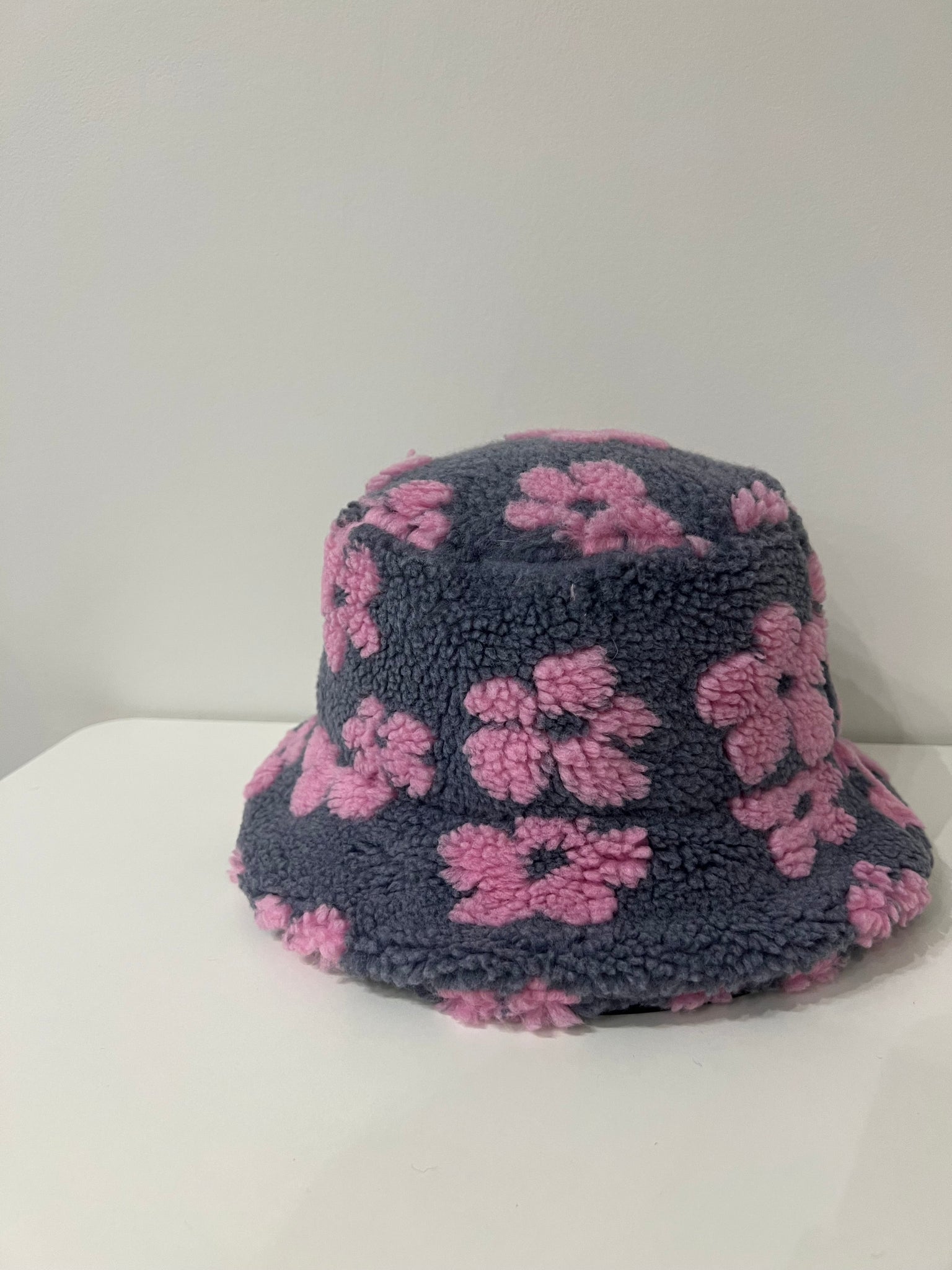 FLORA Fleece bucket hat