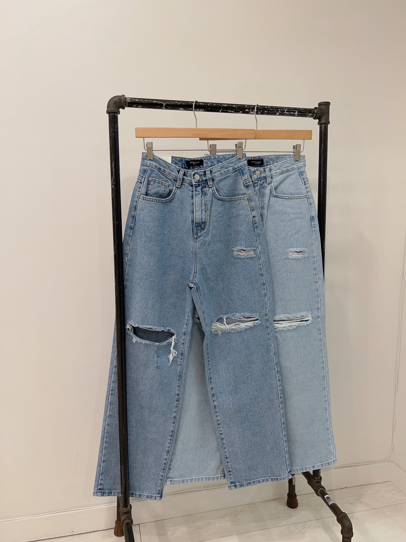 EARL Ripped jeans