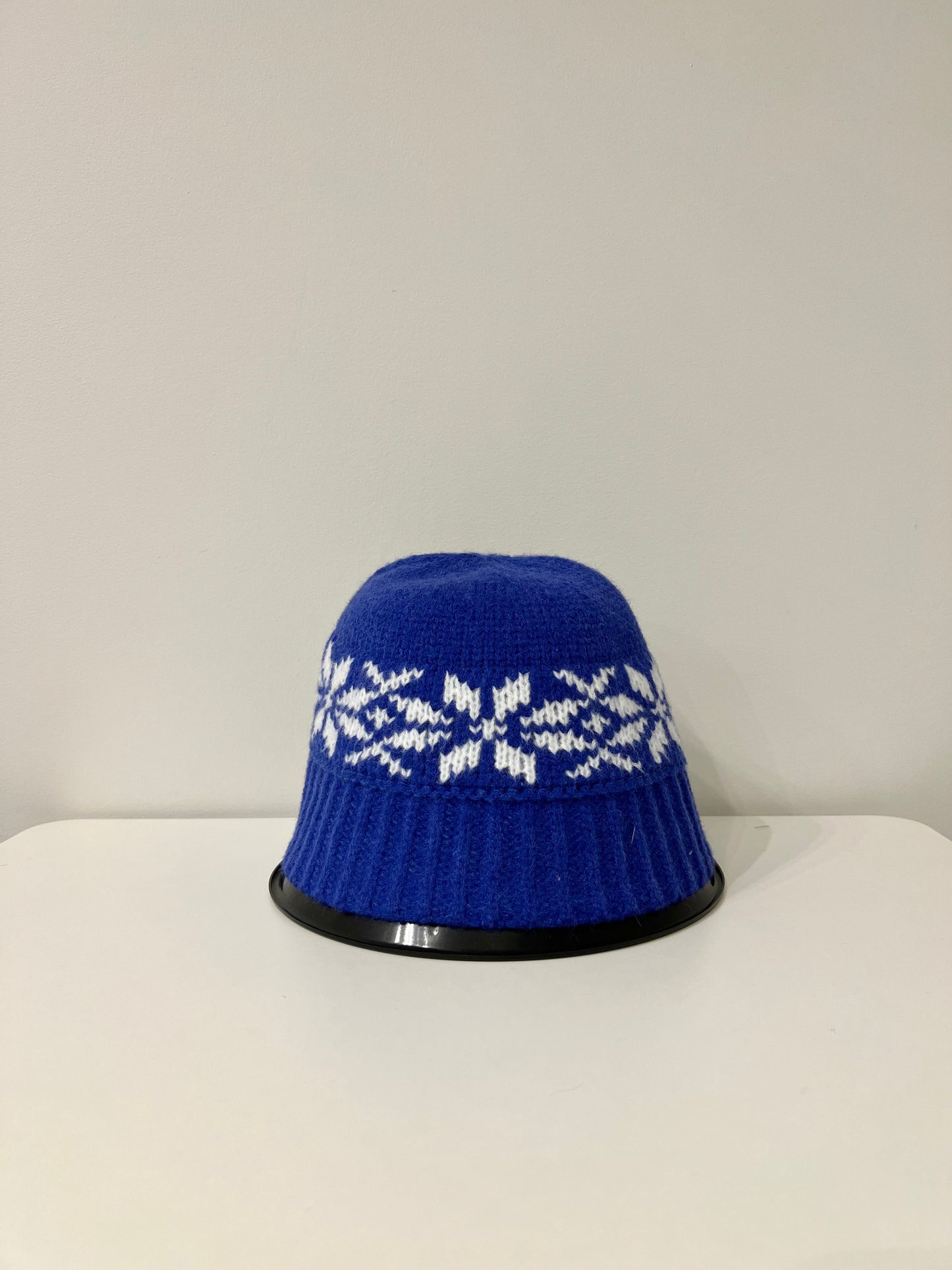 YUKI Snowflake bucket hat