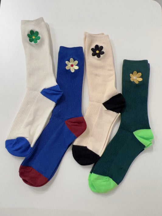 CHARM Embroidered flower socks