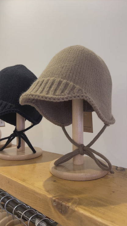 TEEMA Knit hat with ties