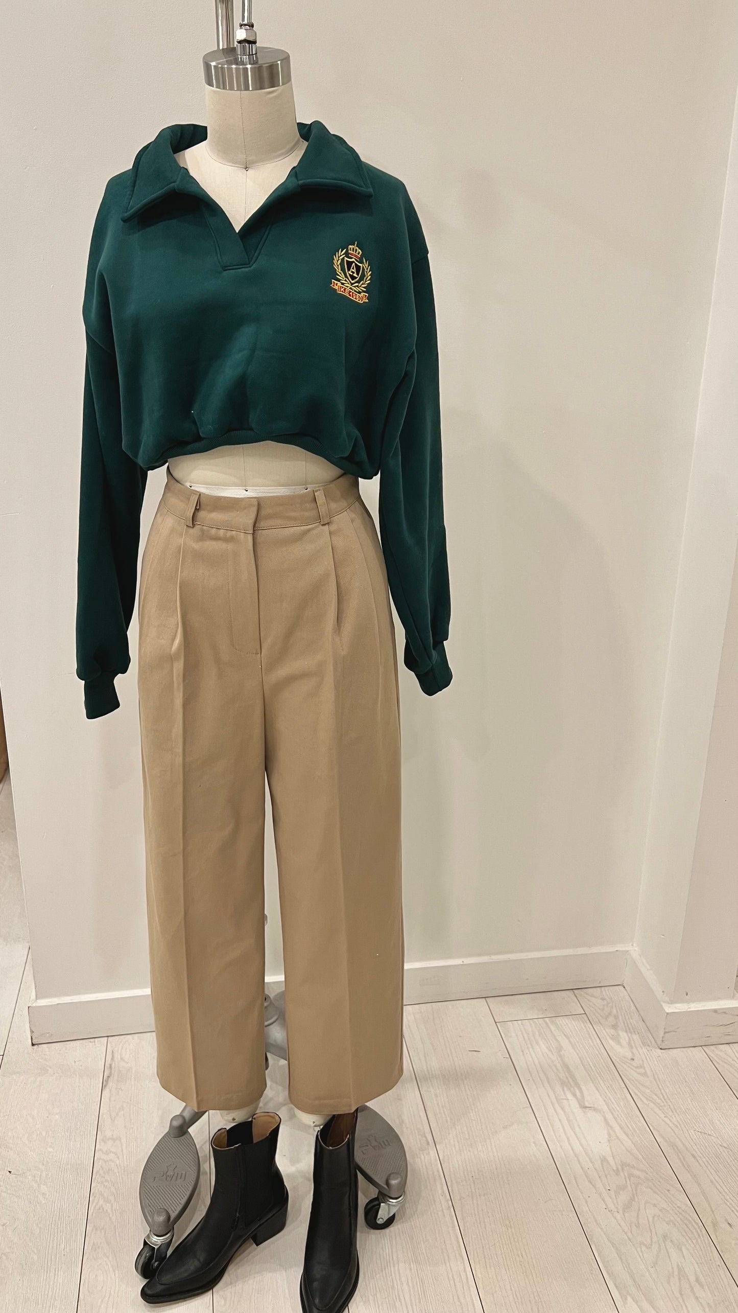 AMOR Pleated trousers