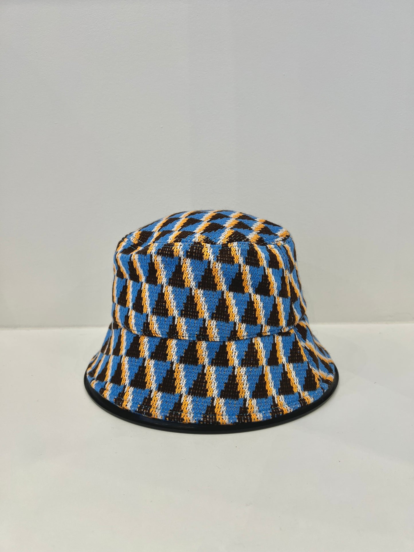 ZIGZAG Printed bucket hat