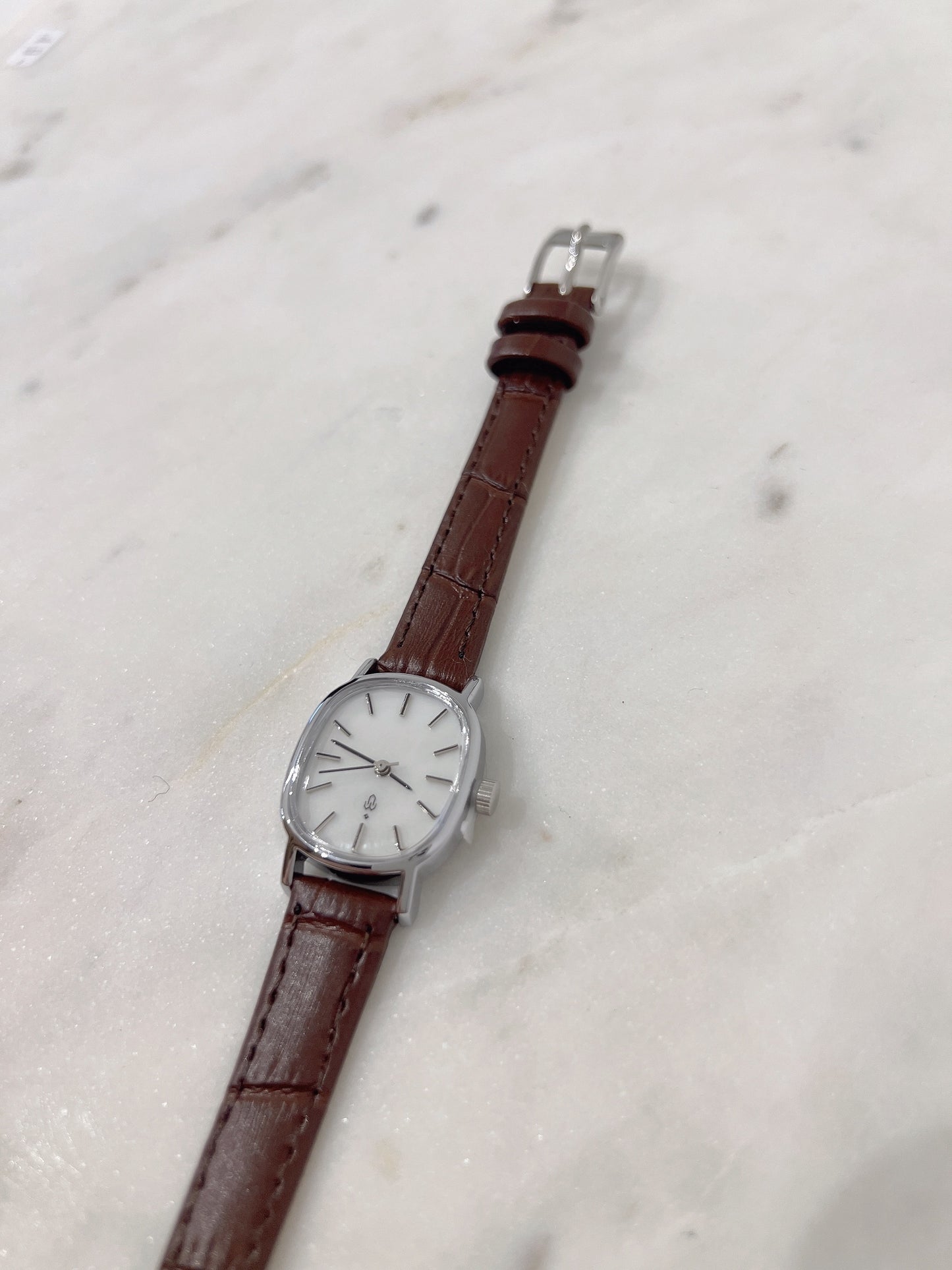 NOBLE Oval watch